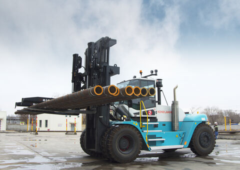 Forklift with pipe_image